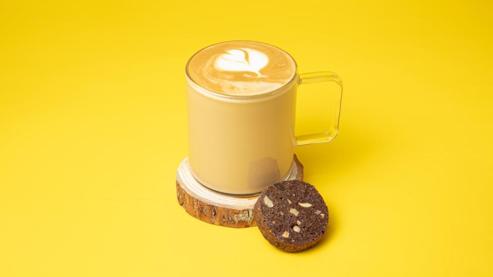 FLAT WHITE
