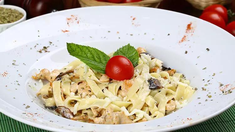 Fettuccine Alfredo