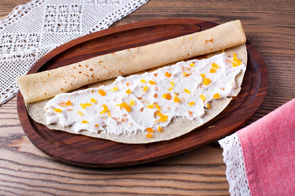 Блин 40см с творогом, сметаной и курагой