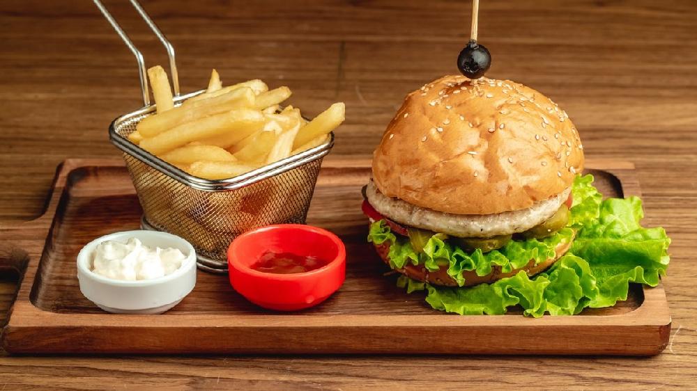 Tərəvəz burgeri kartof ilə