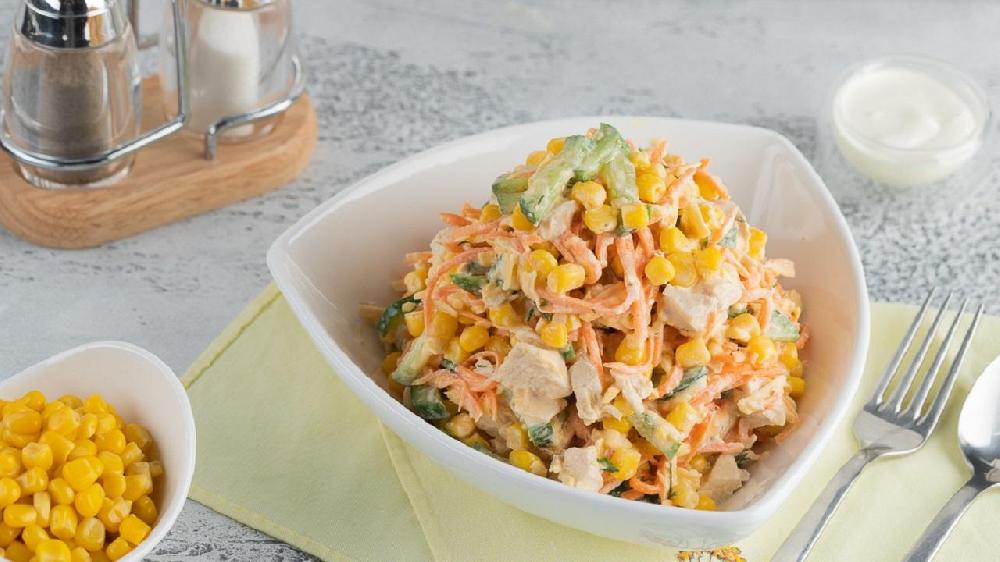 Toyuq salatı