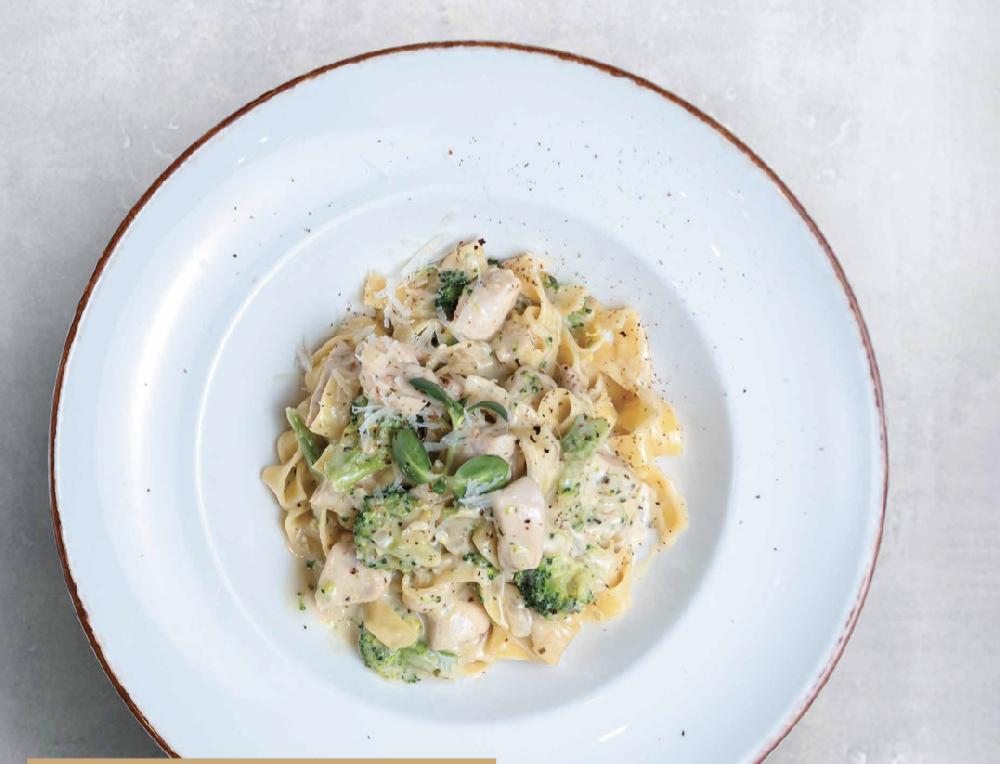 TAGLIATELLE  POLLO  E BROCCOLI