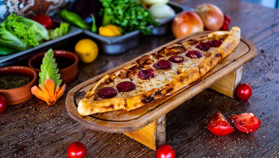 Sucuklu Pide (500qr)