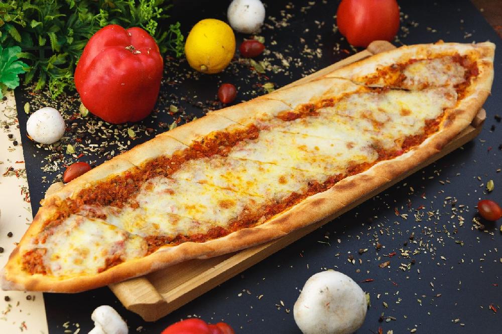 Qıymalı, Kaşarlı Pide (450qr)