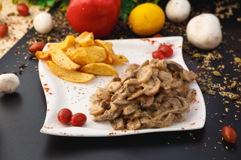 Beef Stroganoff (350qr)