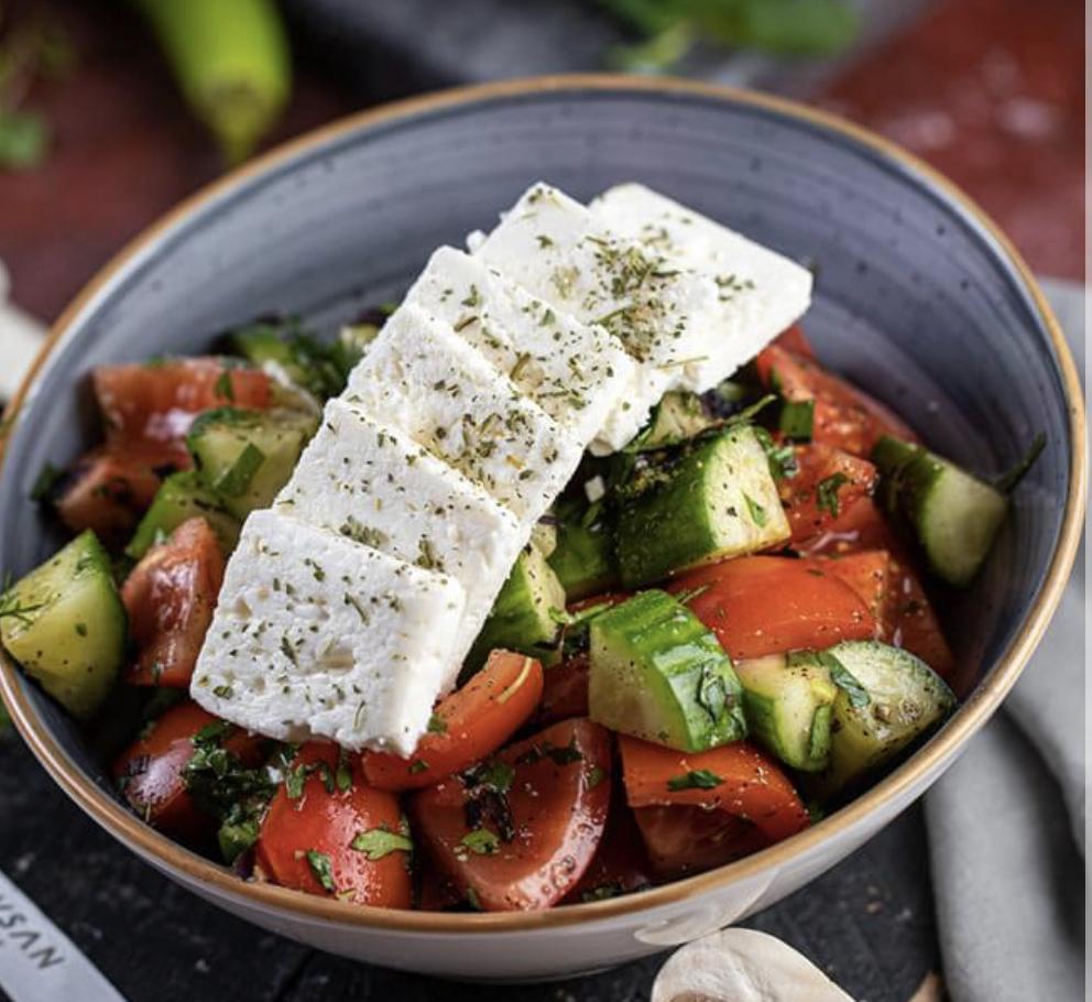 Çoban salatı pendirli