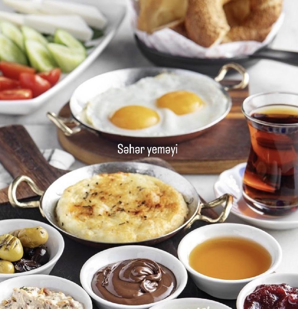 TƏBİİ KƏND MƏHSULLARINDAN İBARƏT 2 NƏFƏRLİK SƏHƏR YEMƏYİ SETİ.
