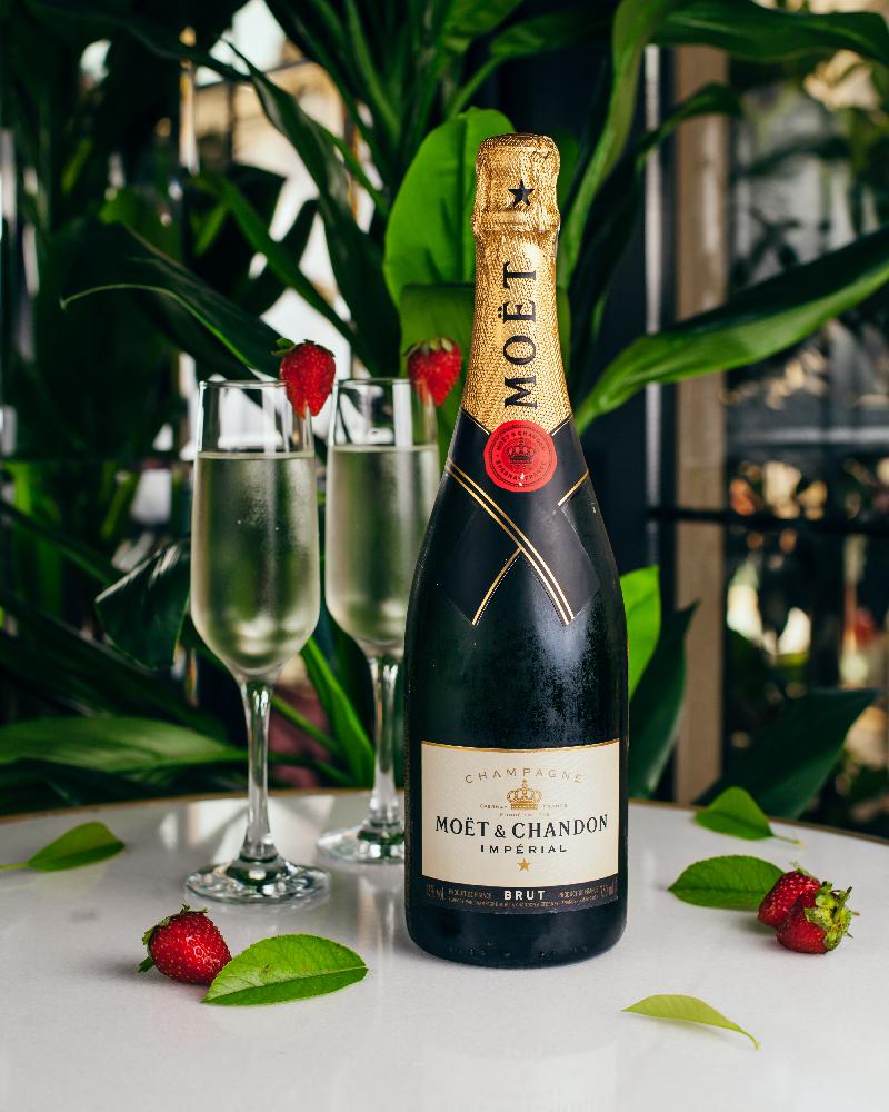 Moet&.Chandon