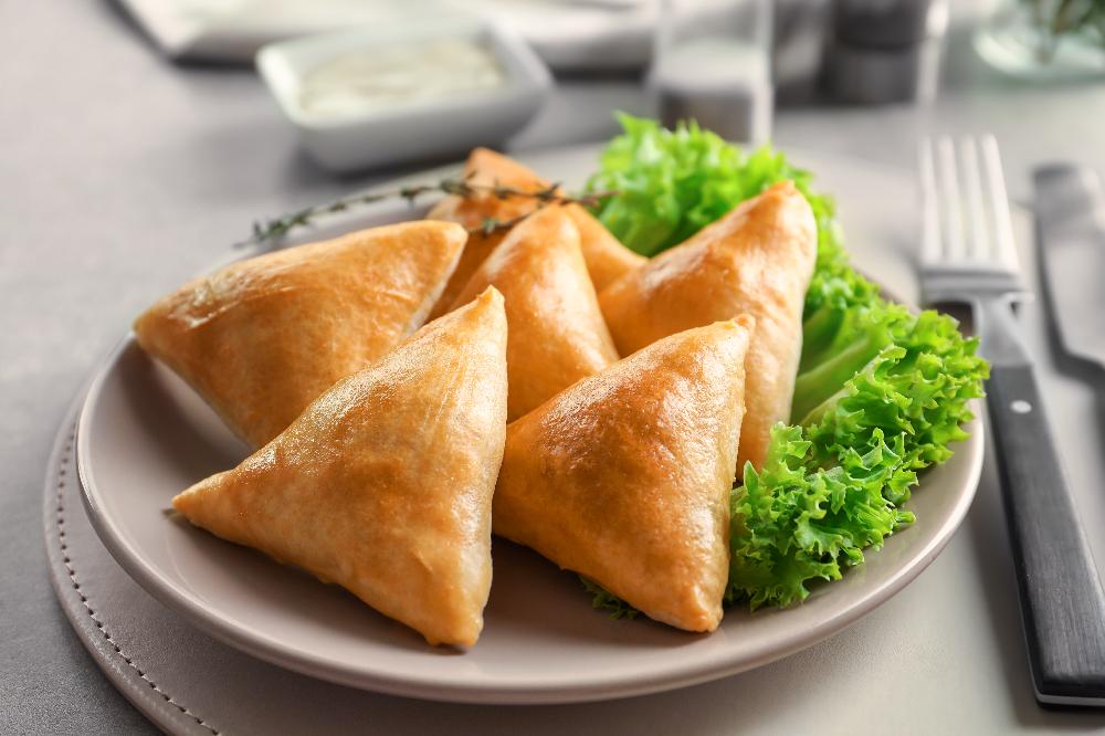 Samosa toyuq əti ilə (4 əd)