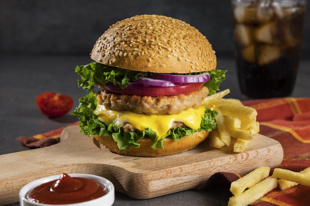 Pendirli toyuq burger