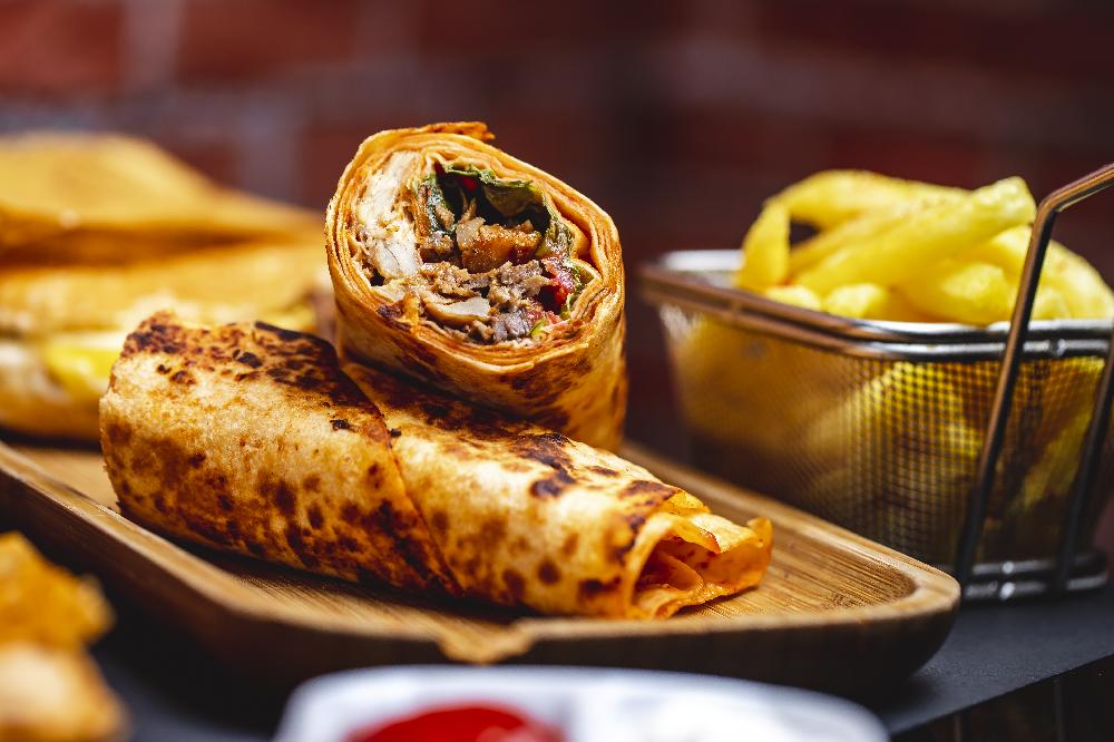 Hisə verilmiş toyuq wrap