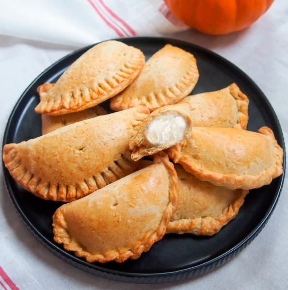 Pendir ilə empanada (4 əd )