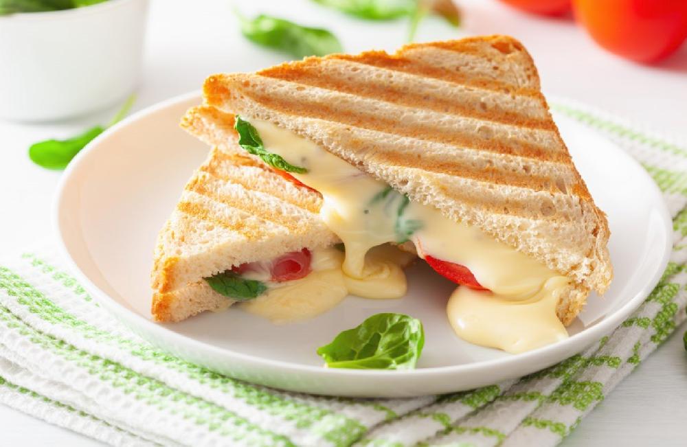 Pendir İlə tost sendviç 