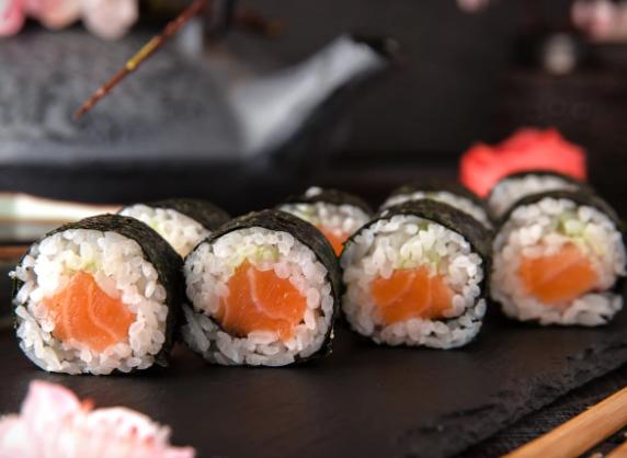 Salmon  maki roll