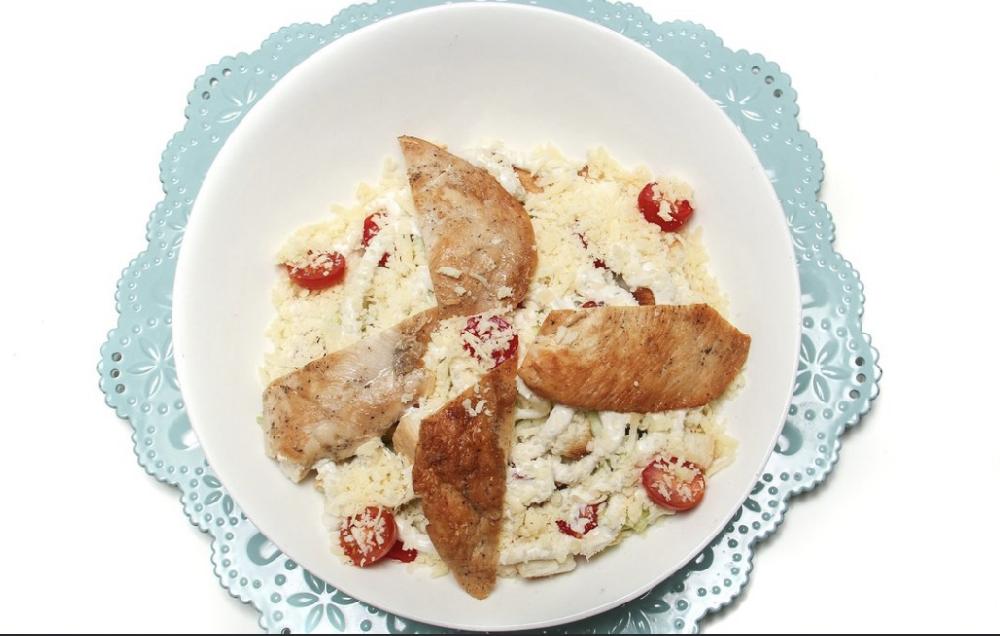 Sezar salatı toyuqla