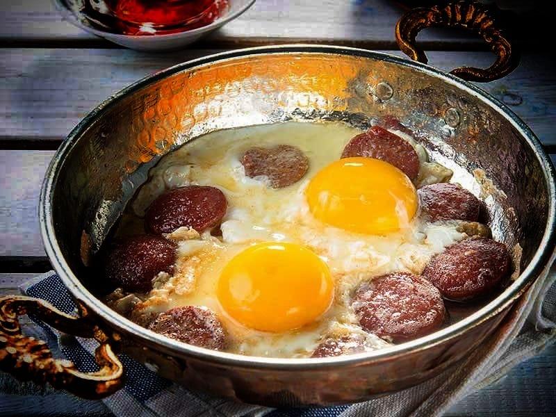Sucuqlu Yumurta