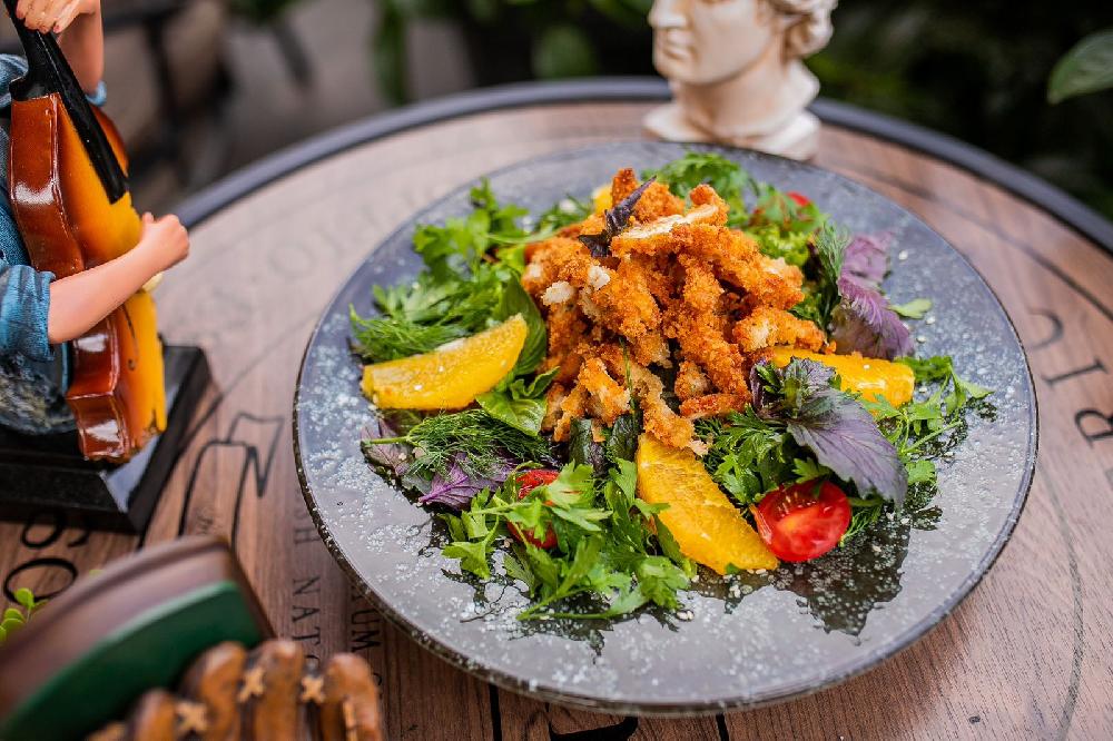 Portağal salatı toyuqlu