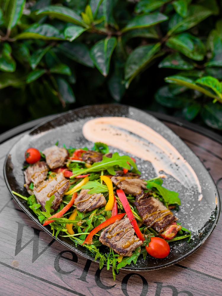 Sesame beef salat