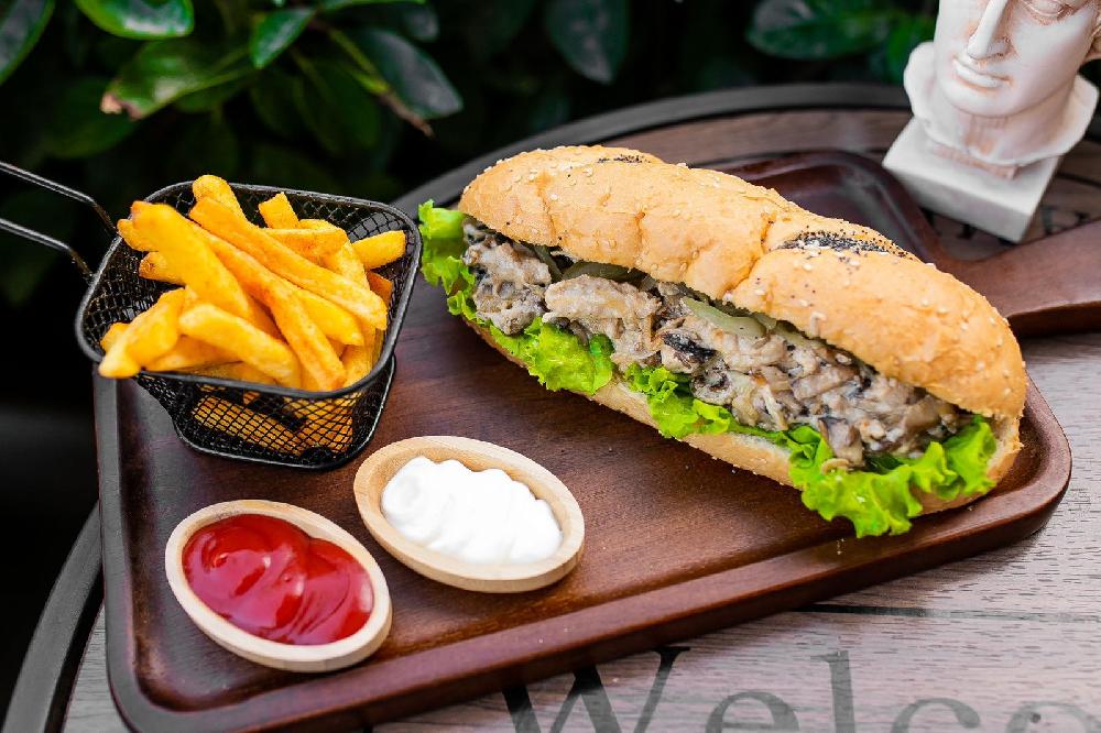 Creamy mushroom sandwich