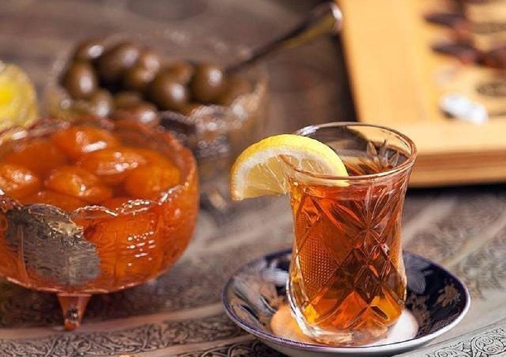 Çay mürəbbə ilə