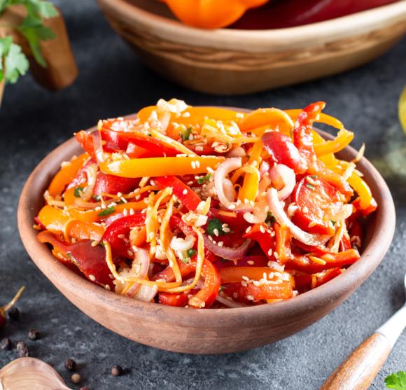 Közlənmiş bibər salatı