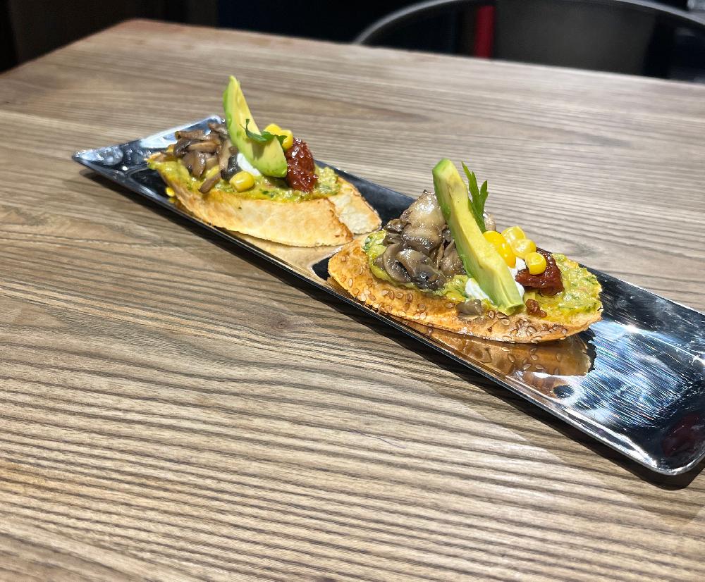 Avacado ilə göbələkli bruscetta