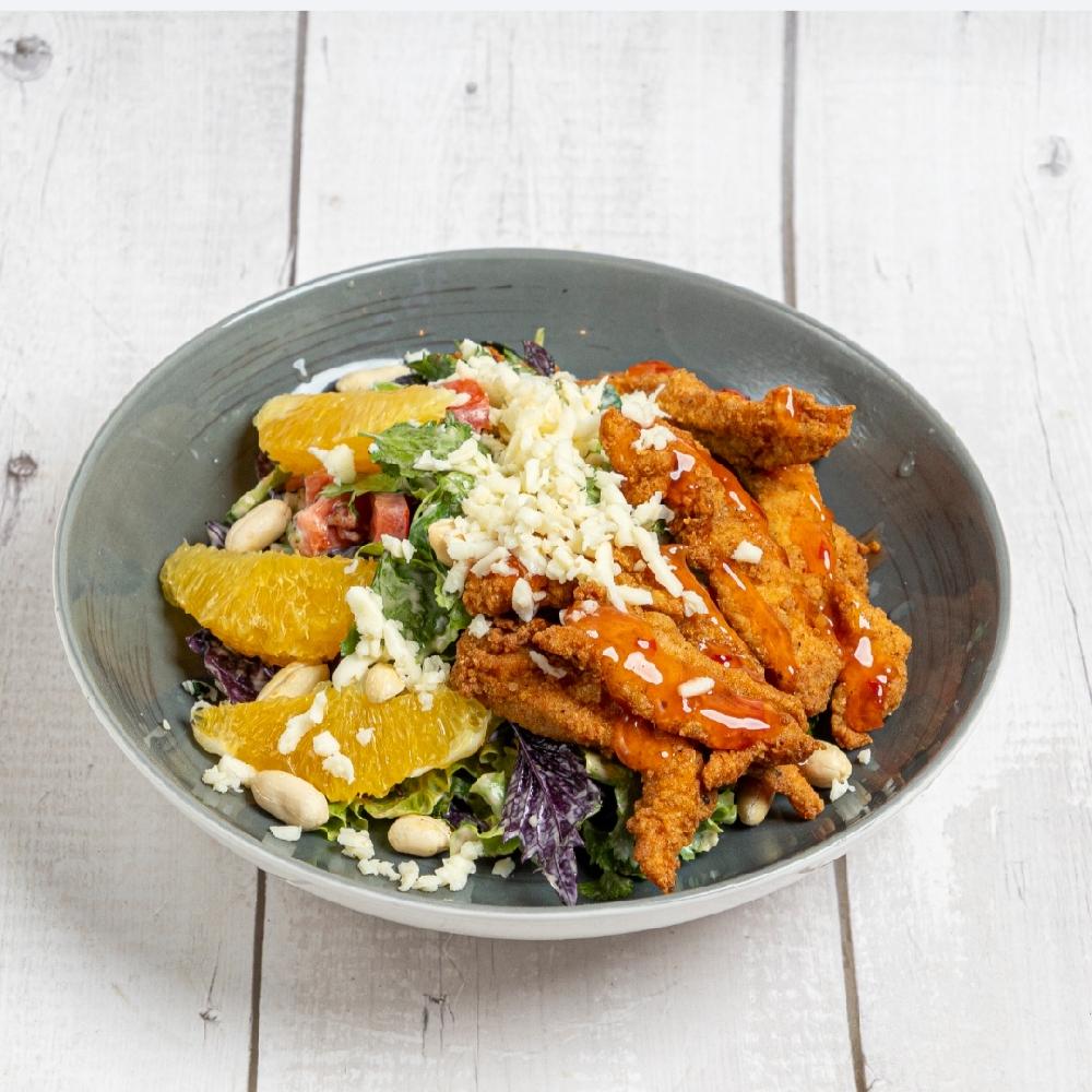 Toyuq kajun salatı