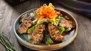Kəklikotulu İzqara Toyuq Salatı