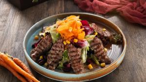 Kəklikotulu İzqara Beef Salatı
