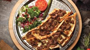 Qovurmalı Kaşarlı Pide 