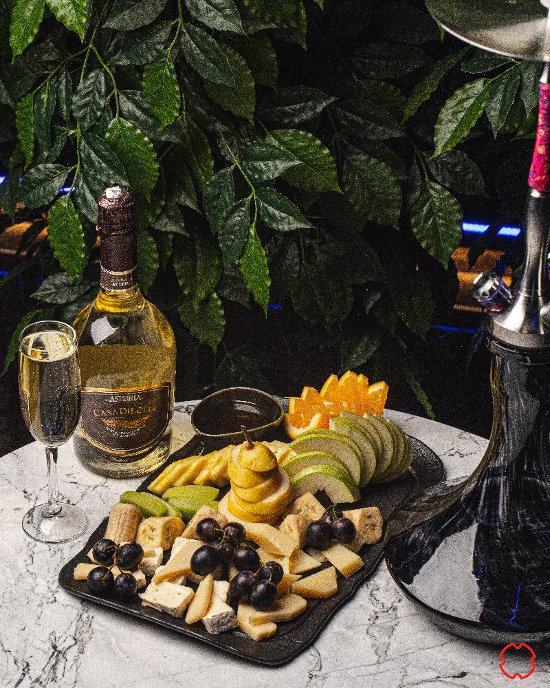 Premium Hookah, Prosecco 0,75 L, Cheese-Fruit Plate