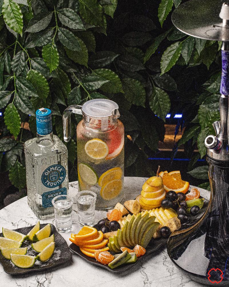 Premium Hookah, Olmeca Blanco 0,7 L, Lime Lemonade 1 L, Fruit Plate, Lime