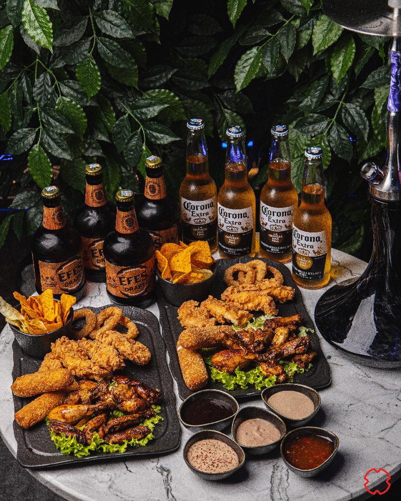Premium Hookah, 8x Corona Extra/Efes Draft, 2x Chicken Strips, Chicken Pieces, Crisps, Cheese Sticks