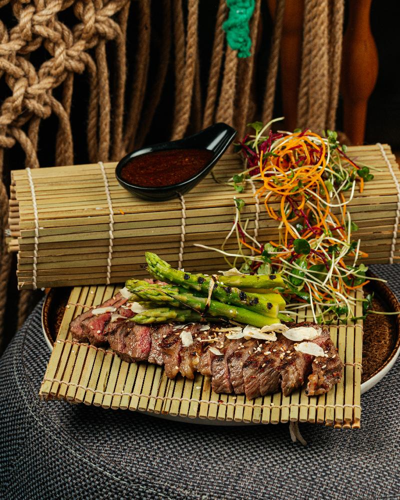 Black angus striploin 
