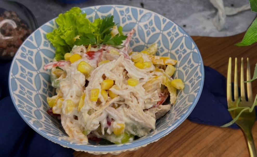 Toyuq salatı