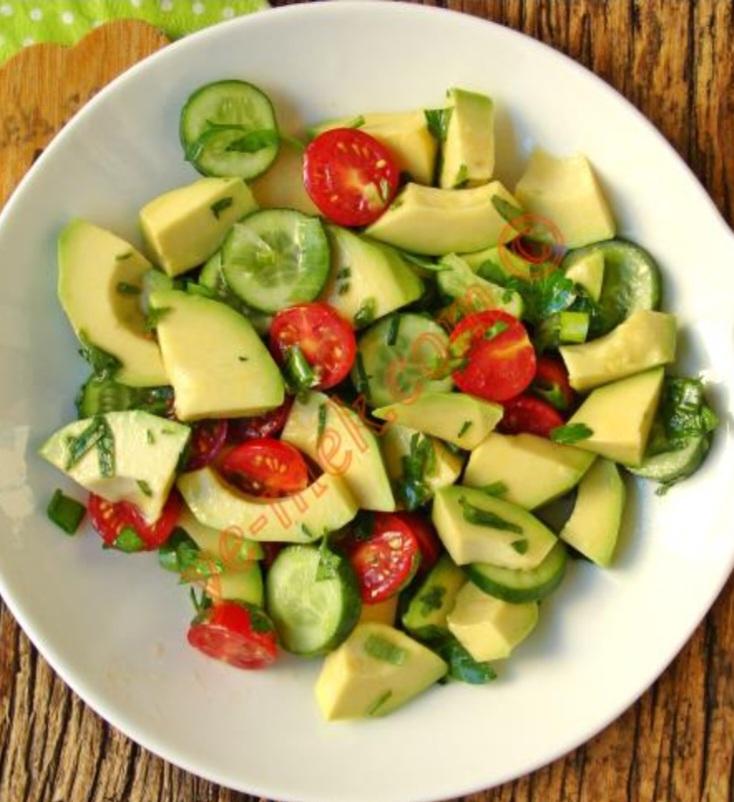 Avakado salatı