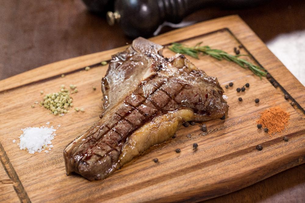 T-bone steyk yerli