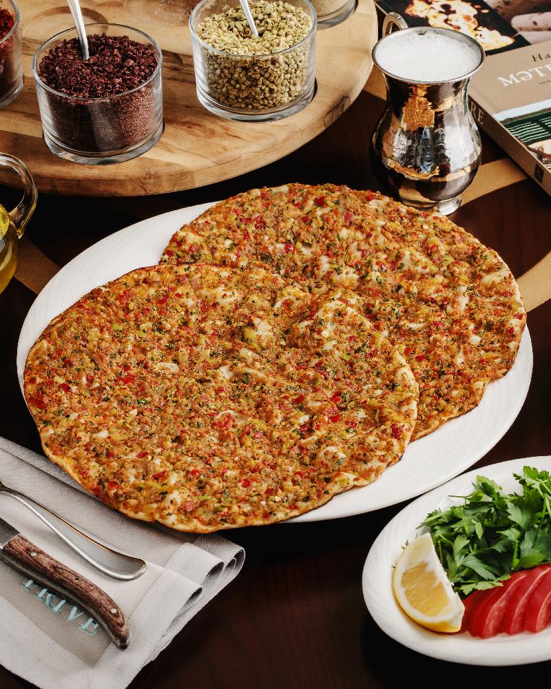 Lahmacun kaşarlı