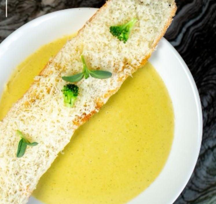 Qaymaqlı brokoli şorbası, pendir ilə