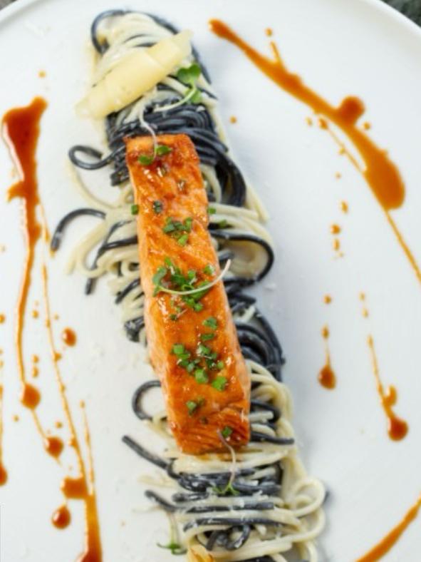 Spagetti Qızıl Balıq və teriyaki sous ilə
