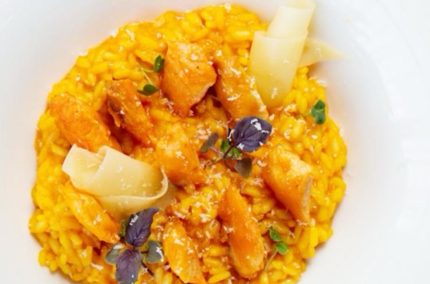 Risotto qarışıq Balıqlarla, neopoletan sayağı sousla