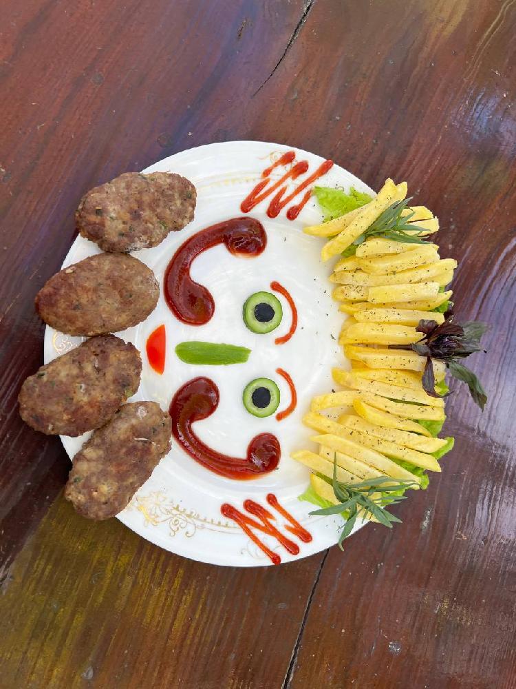 Kotlet dana ətindən kartof fri  ilǝ 