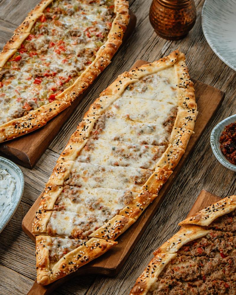 Qiyməli pendirli pide