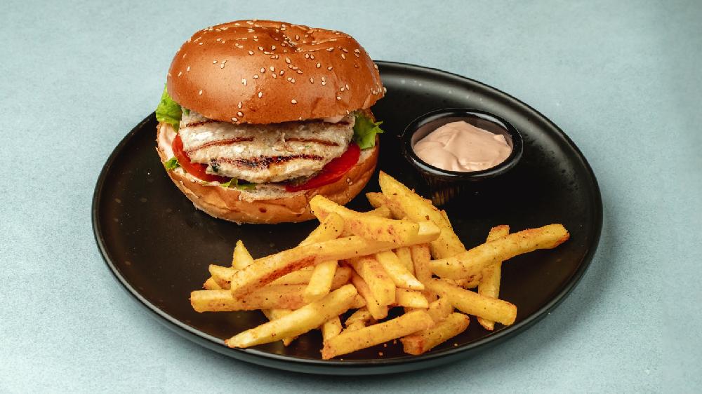 Klassik toyuq burger