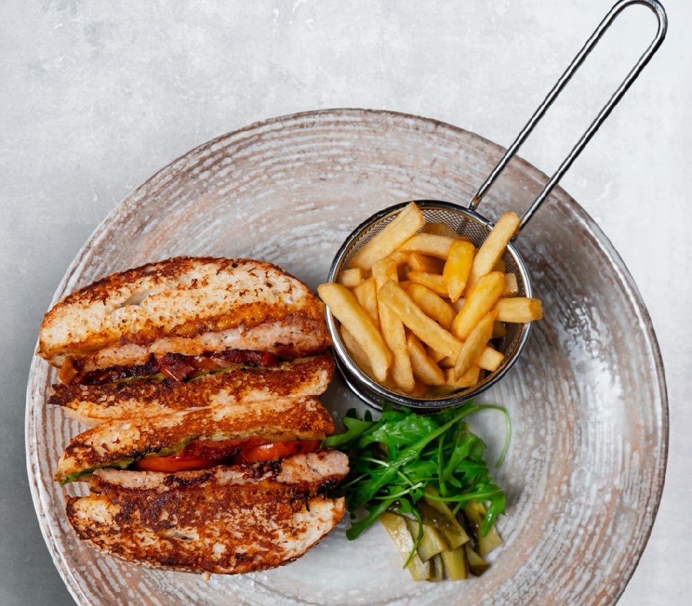 CHICKEN BURGER
