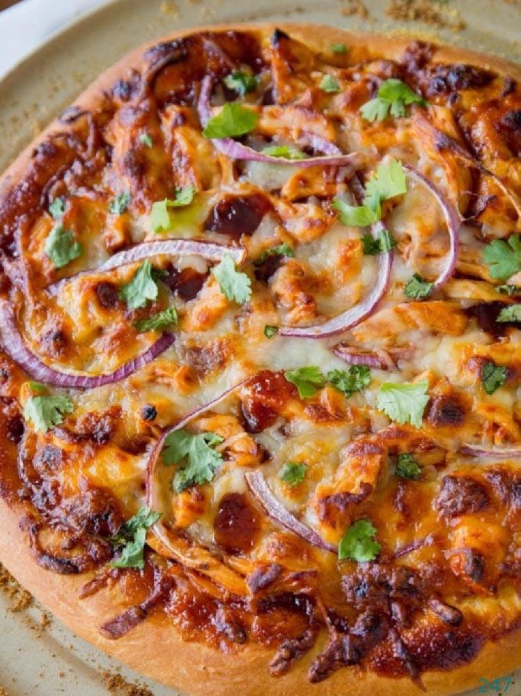 Toyuqlu barbekyu pizza
