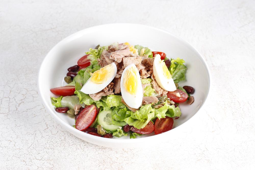 Ton balıq salatı