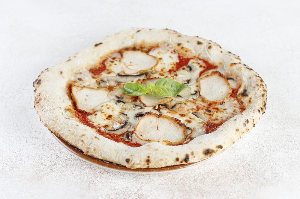 Göbələkli və Toyuqlu Pizza