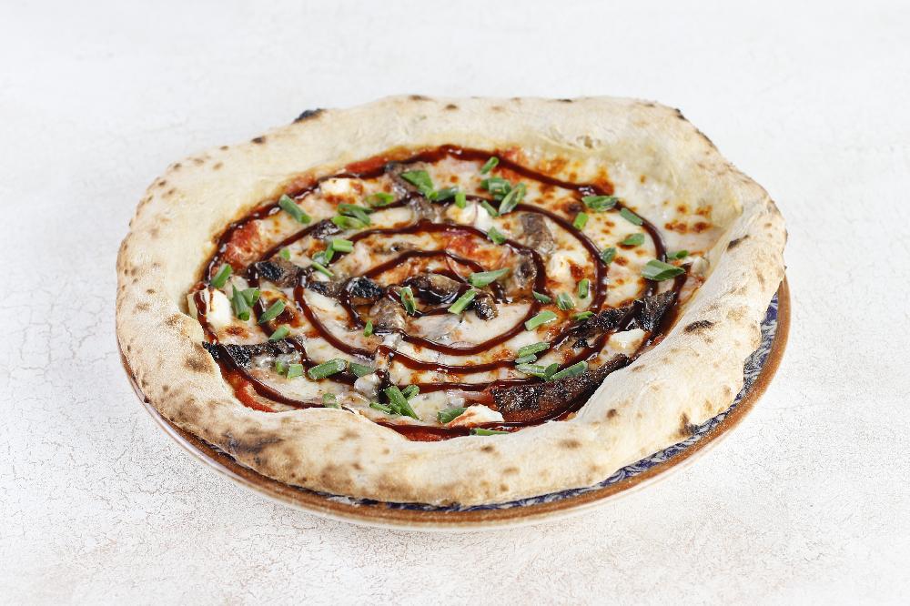 BBQ-lü mal ətli pizza