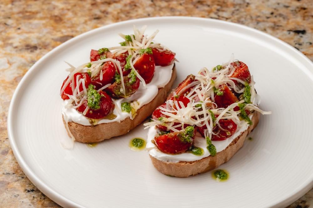 Chery domates bruschetta